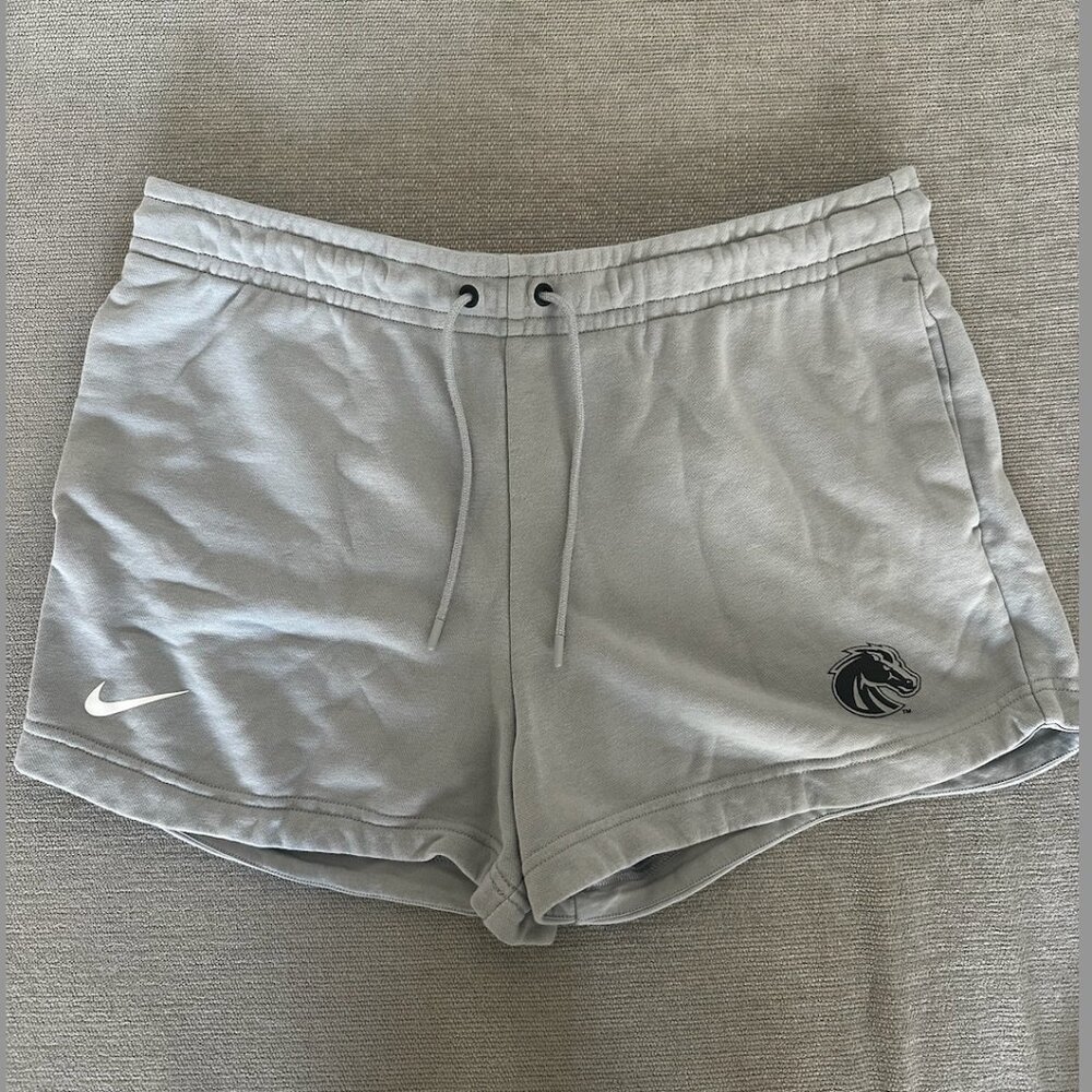 Nike Sportswear Club Fleece Women's Mid-Rise Shorts - Size Large - Boise State